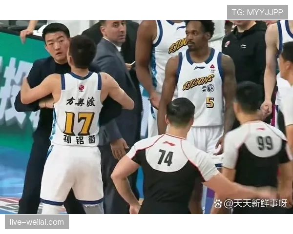 篮球防守位置规则详解裁判如何判定合法防守与阻挡犯规界限
